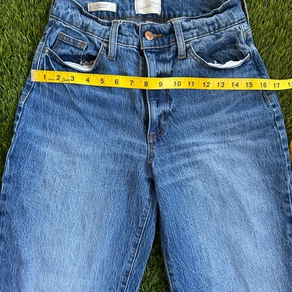 Universal Thread Light Blue Denim Jeans - Picture 2 of 6